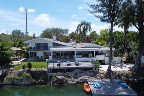 Casa en alquiler en Miami, Florida, 5 dormitorios, 379.41 m2 № 2055169 - foto 25