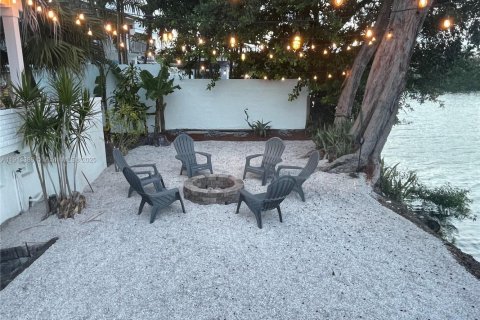 Casa en alquiler en Miami, Florida, 5 dormitorios, 379.41 m2 № 2055169 - foto 28