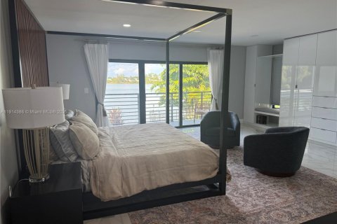 Casa en alquiler en Miami, Florida, 5 dormitorios, 379.41 m2 № 2055169 - foto 9