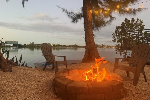 Casa en alquiler en Miami, Florida, 5 dormitorios, 379.41 m2 № 2055169 - foto 12