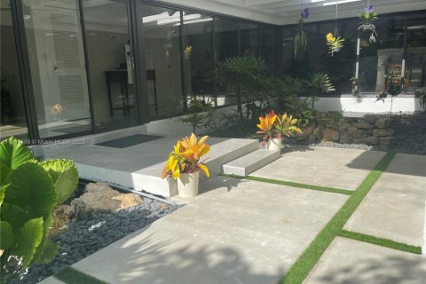 Casa en alquiler en Miami, Florida, 5 dormitorios, 379.41 m2 № 2055169 - foto 21