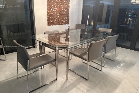 Casa en alquiler en Miami, Florida, 5 dormitorios, 379.41 m2 № 2055169 - foto 8