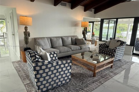 Casa en alquiler en Miami, Florida, 5 dormitorios, 379.41 m2 № 2055169 - foto 15