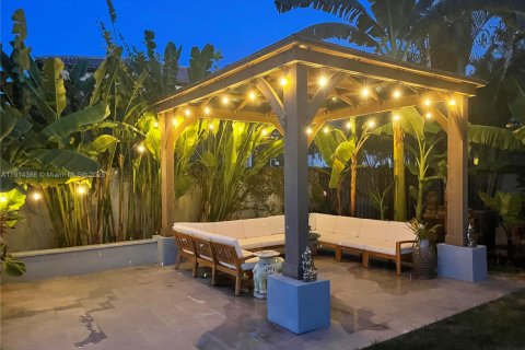 Casa en alquiler en Miami, Florida, 5 dormitorios, 379.41 m2 № 2055169 - foto 26