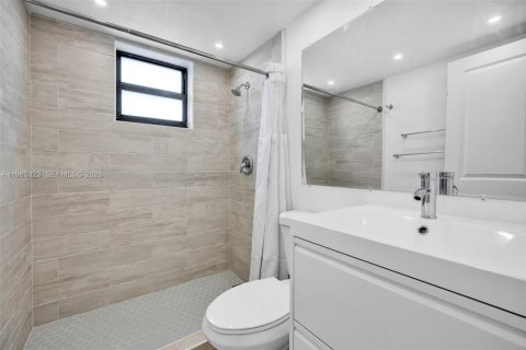 Снять в аренду квартиру в Майами, Флорида 2 спальни, 64.29м2, № 2026943 - фото 12