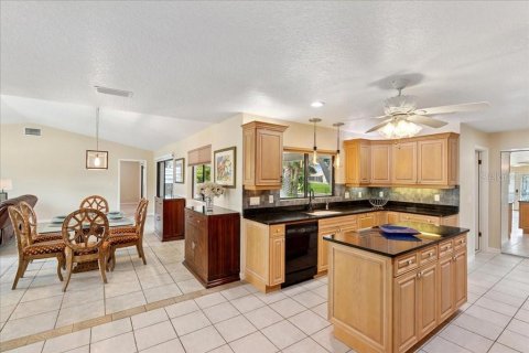 Casa en venta en Palm Coast, Florida, 3 dormitorios, 185.15 m2 № 1787715 - foto 3