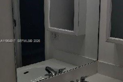 Copropriété à louer à Miami, Floride: 2 chambres, 93.83 m2 № 2026993 - photo 3