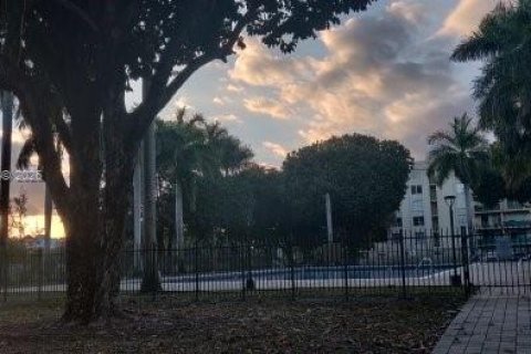 Copropriété à louer à Miami, Floride: 2 chambres, 93.83 m2 № 2026993 - photo 7