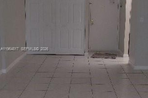 Copropriété à louer à Miami, Floride: 2 chambres, 93.83 m2 № 2026993 - photo 8