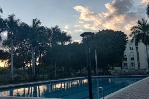 Copropriété à louer à Miami, Floride: 2 chambres, 93.83 m2 № 2026993 - photo 4