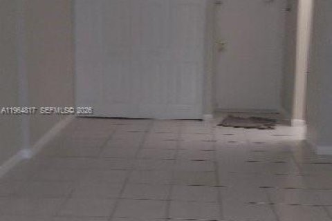 Copropriété à louer à Miami, Floride: 2 chambres, 93.83 m2 № 2026993 - photo 9