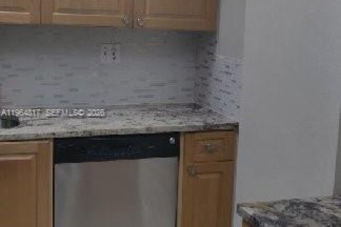 Copropriété à louer à Miami, Floride: 2 chambres, 93.83 m2 № 2026993 - photo 16