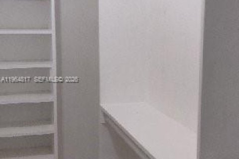 Copropriété à louer à Miami, Floride: 2 chambres, 93.83 m2 № 2026993 - photo 2