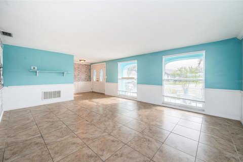 House in New Port Richey, Florida 2 bedrooms, 157.47 sq.m. № 1835177 - photo 13