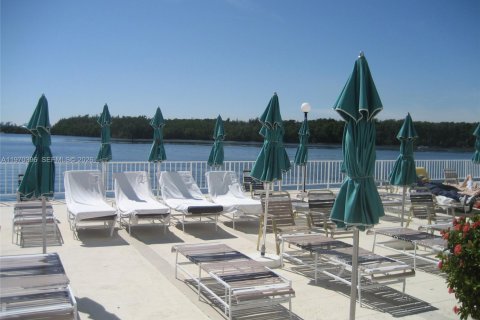 Copropriété à vendre à Sunny Isles Beach, Floride: 1 chambre, 70.79 m2 № 2032530 - photo 14