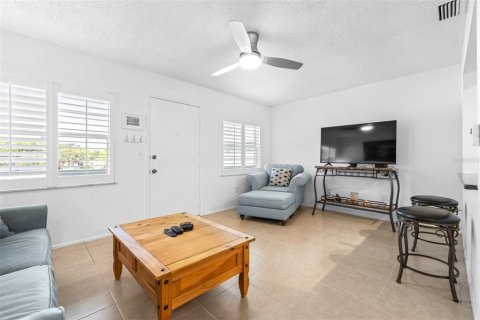 Condominio en venta en Tarpon Springs, Florida, 1 dormitorio, 52.49 m2 № 2106935 - foto 9