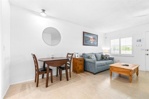 Condominio en venta en Tarpon Springs, Florida, 1 dormitorio, 52.49 m2 № 2106935 - foto 13