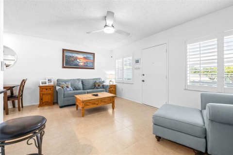 Condominio en venta en Tarpon Springs, Florida, 1 dormitorio, 52.49 m2 № 2106935 - foto 10