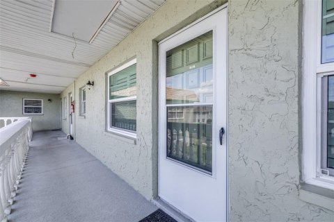 Condominio en venta en Tarpon Springs, Florida, 1 dormitorio, 52.49 m2 № 2106935 - foto 6