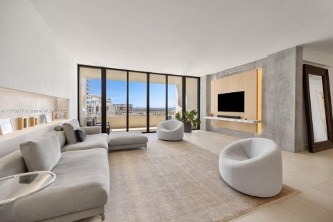 Condo in Bal Harbour, Florida, 2 bedrooms  № 1623740 - photo 1