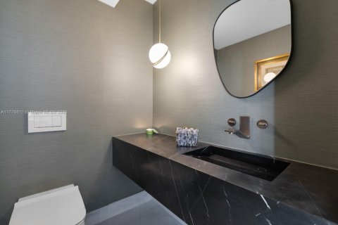 Condo in Bal Harbour, Florida, 2 bedrooms  № 1623740 - photo 12