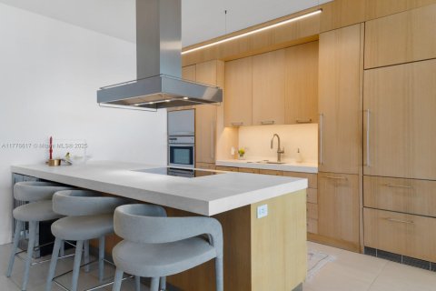 Condo in Bal Harbour, Florida, 2 bedrooms  № 1623740 - photo 5