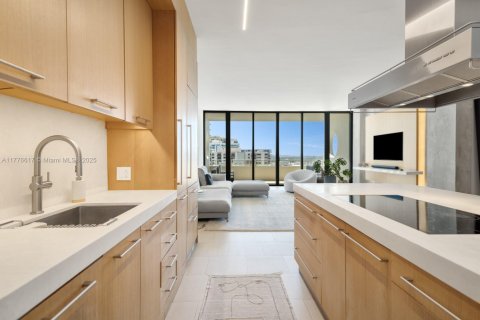 Condo in Bal Harbour, Florida, 2 bedrooms  № 1623740 - photo 4