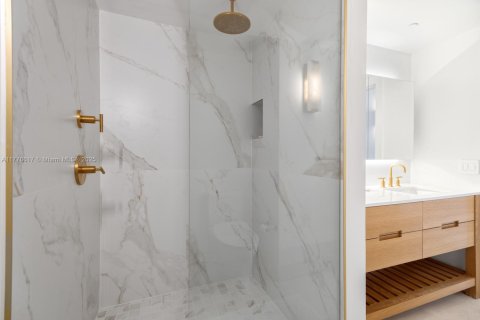 Condo in Bal Harbour, Florida, 2 bedrooms  № 1623740 - photo 16