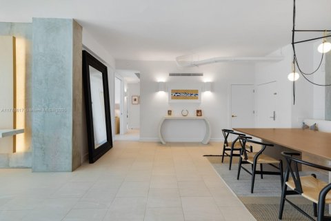 Condo in Bal Harbour, Florida, 2 bedrooms  № 1623740 - photo 11