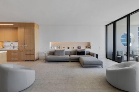 Condo in Bal Harbour, Florida, 2 bedrooms  № 1623740 - photo 9