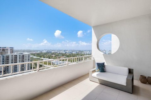 Condo in Bal Harbour, Florida, 2 bedrooms  № 1623740 - photo 26
