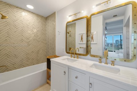 Condo in Bal Harbour, Florida, 2 bedrooms  № 1623740 - photo 19