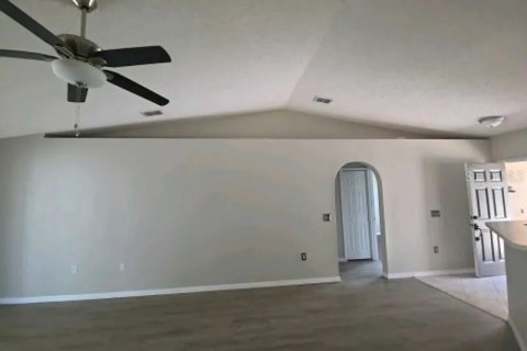Casa en alquiler en Gibsonton, Florida, 4 dormitorios, 132.29 m2 № 1912847 - foto 4