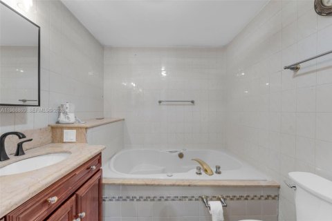 Купить виллу или дом в Майами, Флорида 4 спальни, 168.15м2, № 2051656 - фото 17