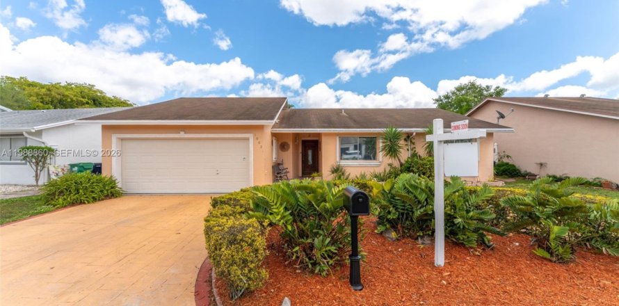 Дом в Майами, Флорида 4 спальни, 168.15м2 № 2051656