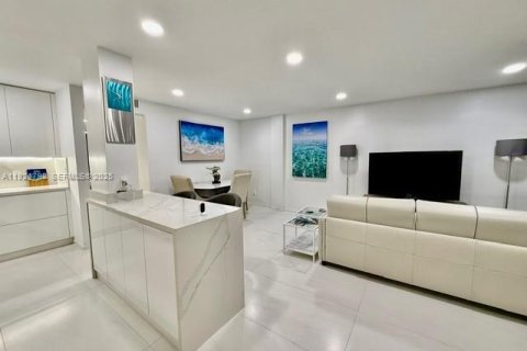 Copropriété à louer à Miami Beach, Floride: 1 chambre, 63.17 m2 № 1988066 - photo 1