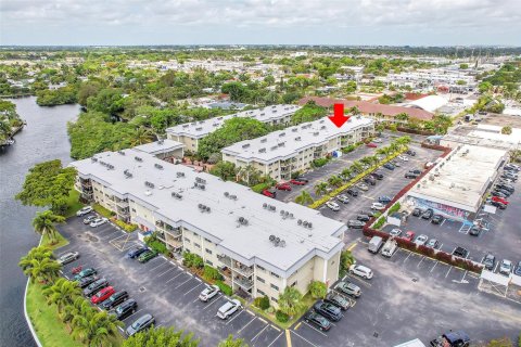 Condo in Wilton Manors, Florida, 1 bedroom  № 1018198 - photo 1