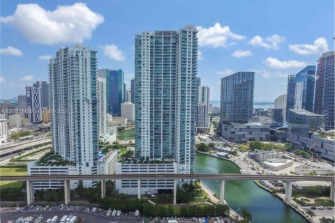Condo in Miami, Florida, 2 bedrooms  № 1698544 - photo 1