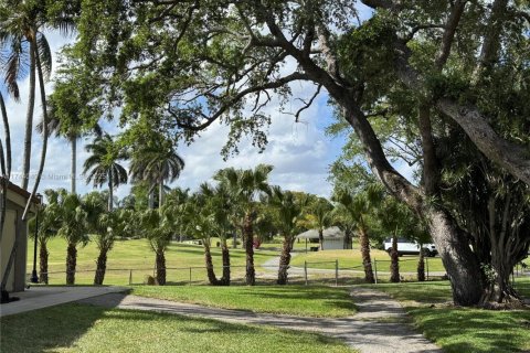 Villa ou maison à vendre à Hollywood, Floride: 2 chambres, 150.04 m2 № 1735876 - photo 25