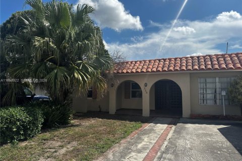 Villa ou maison à Hialeah, Floride 3 chambres, 222.97 m2 № 2090658