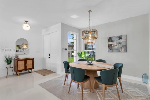 Casa en venta en Miramar, Florida, 5 dormitorios, 281.87 m2 № 2382710 - foto 4
