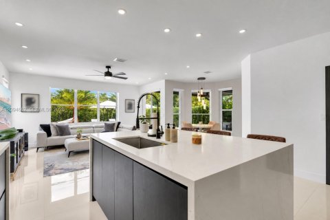 Casa en venta en Miramar, Florida, 5 dormitorios, 281.87 m2 № 2382710 - foto 13