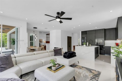 Casa en venta en Miramar, Florida, 5 dormitorios, 281.87 m2 № 2382710 - foto 11