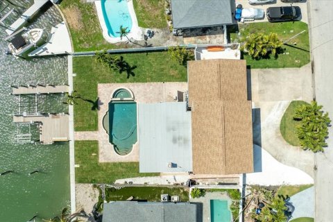 House in Saint Petersburg, Florida 4 bedrooms, 218.78 sq.m. № 1761110 - photo 16