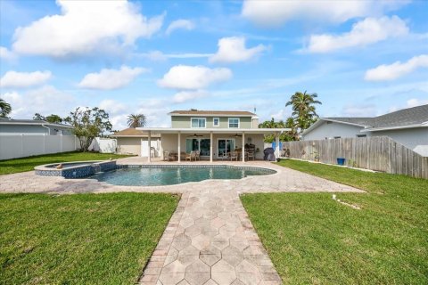 House in Saint Petersburg, Florida 4 bedrooms, 218.78 sq.m. № 1761110 - photo 19