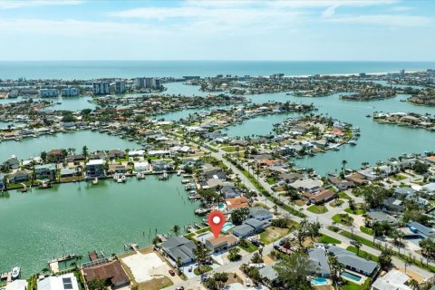House in Saint Petersburg, Florida 4 bedrooms, 218.78 sq.m. № 1761110 - photo 11