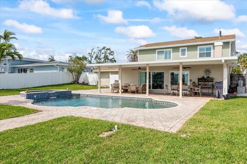 House in Saint Petersburg, Florida 4 bedrooms, 218.78 sq.m. № 1761110 - photo 21