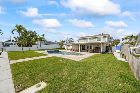 House in Saint Petersburg, Florida 4 bedrooms, 218.78 sq.m. № 1761110 - photo 20
