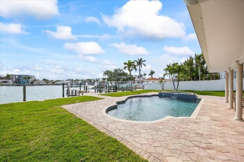 House in Saint Petersburg, Florida 4 bedrooms, 218.78 sq.m. № 1761110 - photo 29