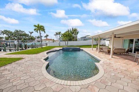 House in Saint Petersburg, Florida 4 bedrooms, 218.78 sq.m. № 1761110 - photo 28